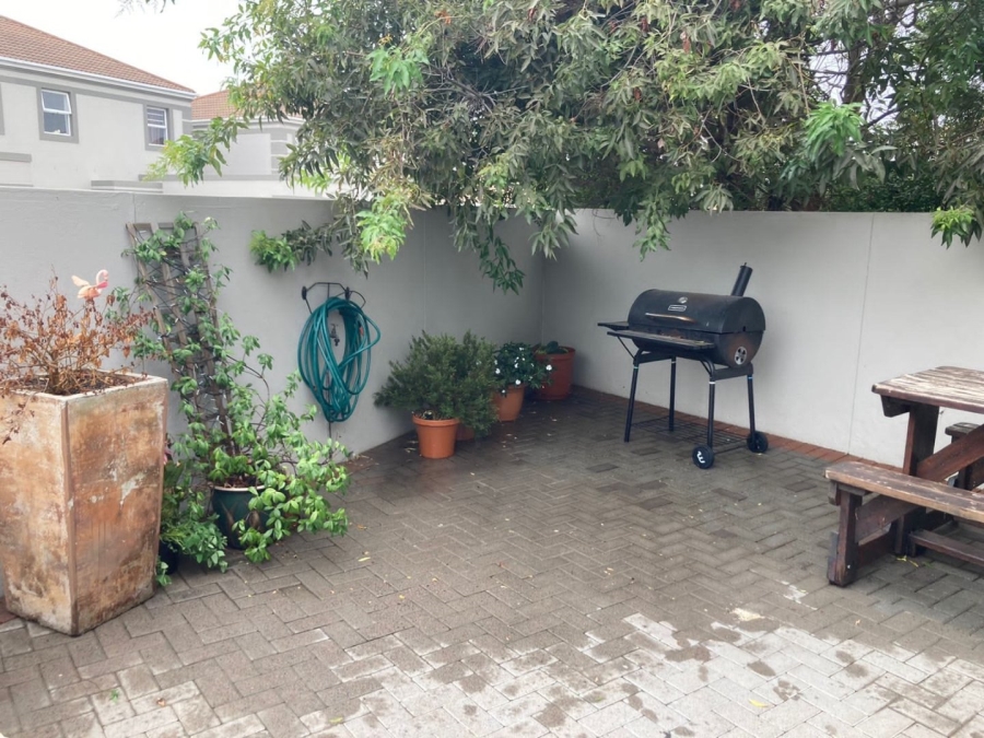 2 Bedroom Property for Sale in Parklands East Western Cape